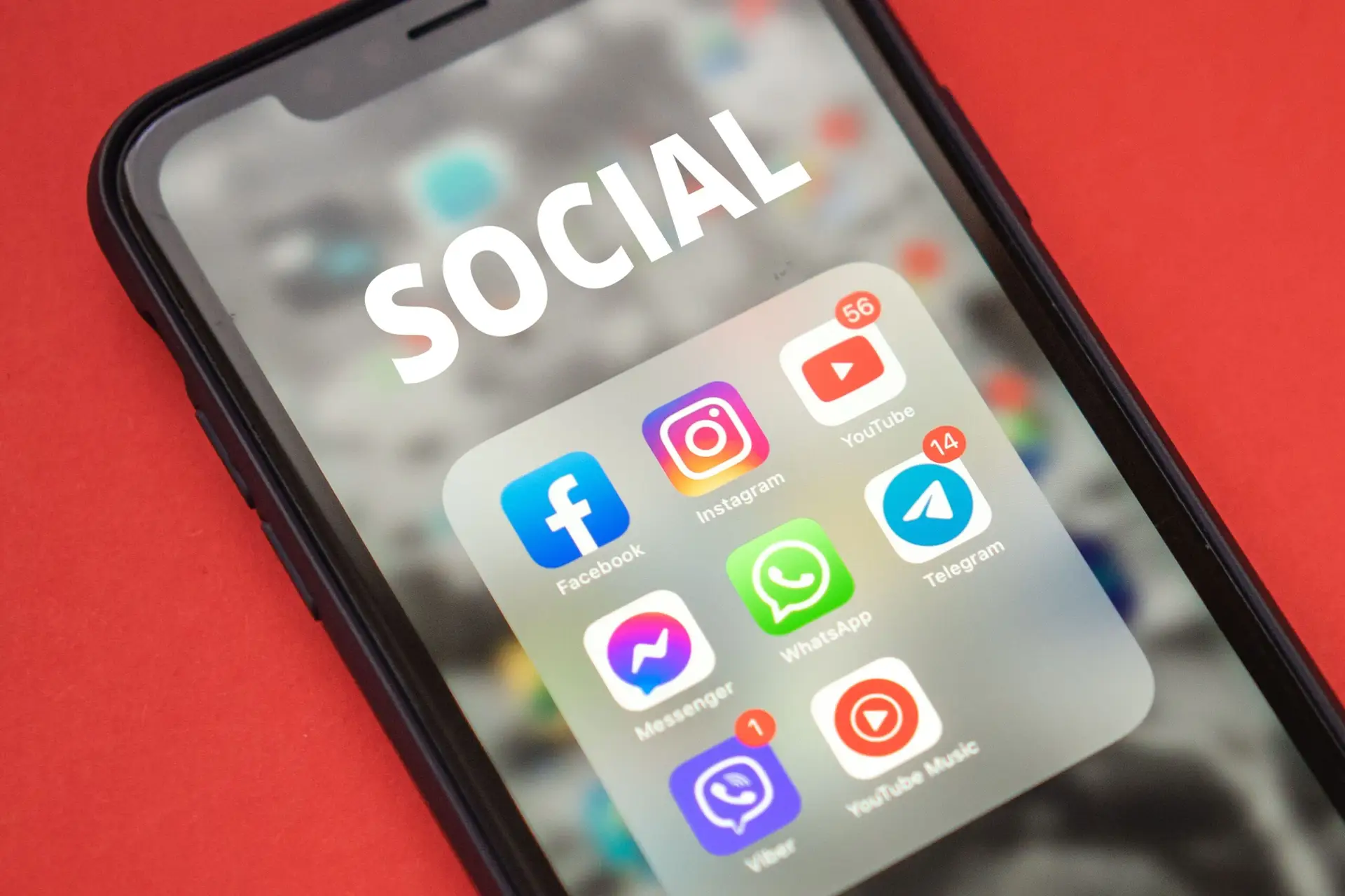 Smartphone folder labeled Social with Facebook, Instagram, YouTube, WhatsApp, and Telegram app icons.
